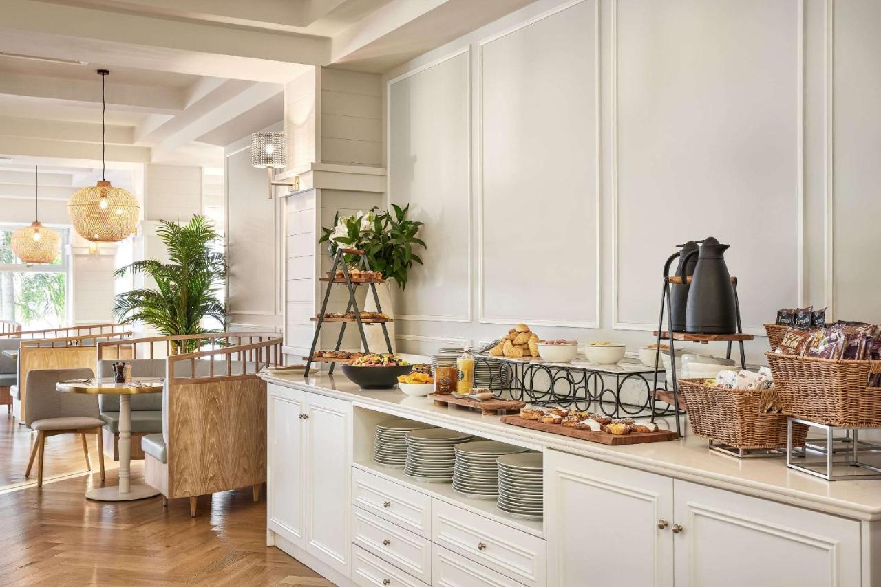 The Beachcomber Hotel & Resort, Ascend Hotel Collection Toukley Exterior foto The buffet at the hotel